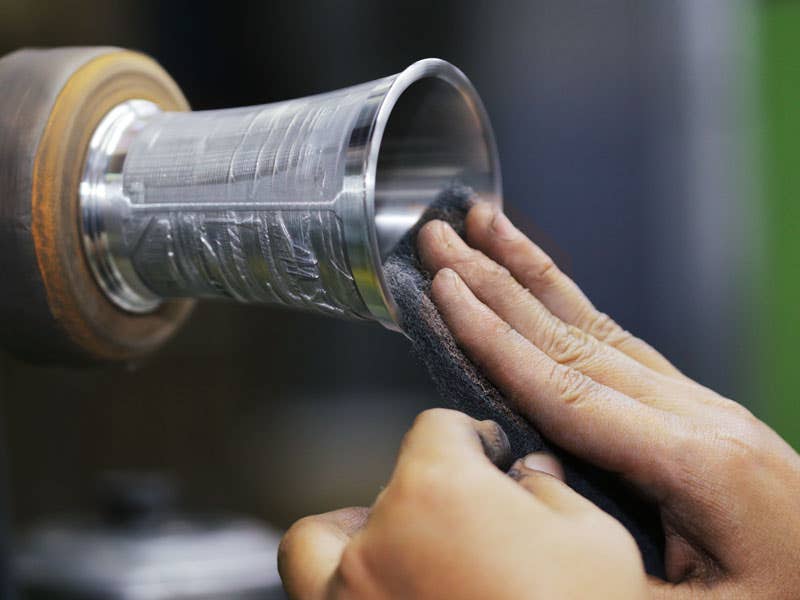 Scotching-teknikk på Royal Selangor tinn